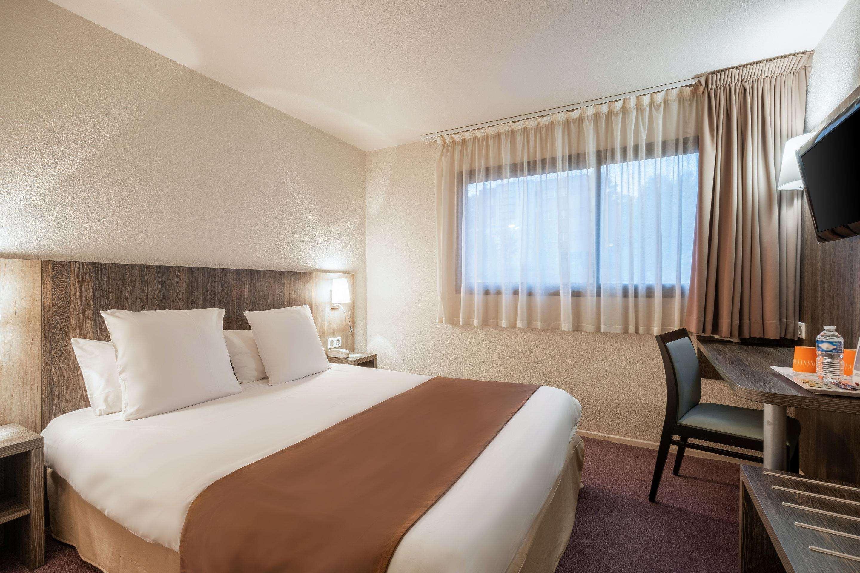 ROOM, DOUBLE BED