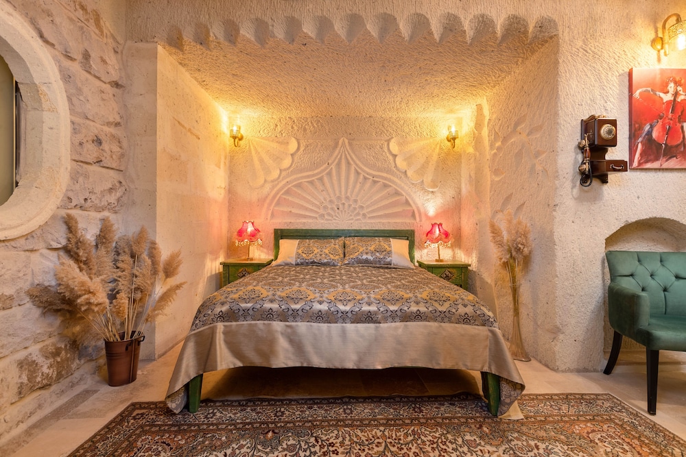 Acer Cave Hotel 32/67