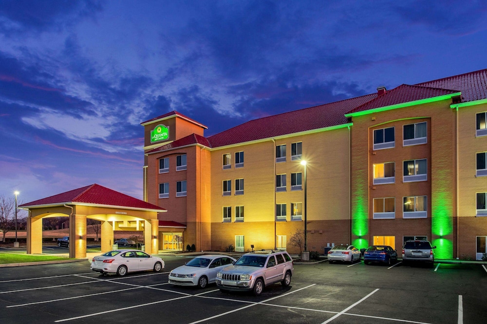 Spark by Hilton Plainfield Indianapolis Airport 36/43