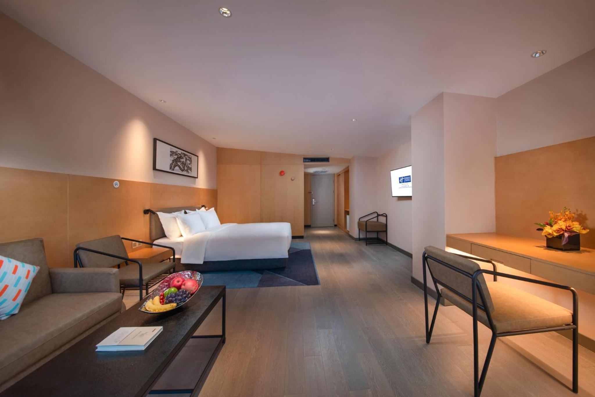 Standard, Extra Floor Space