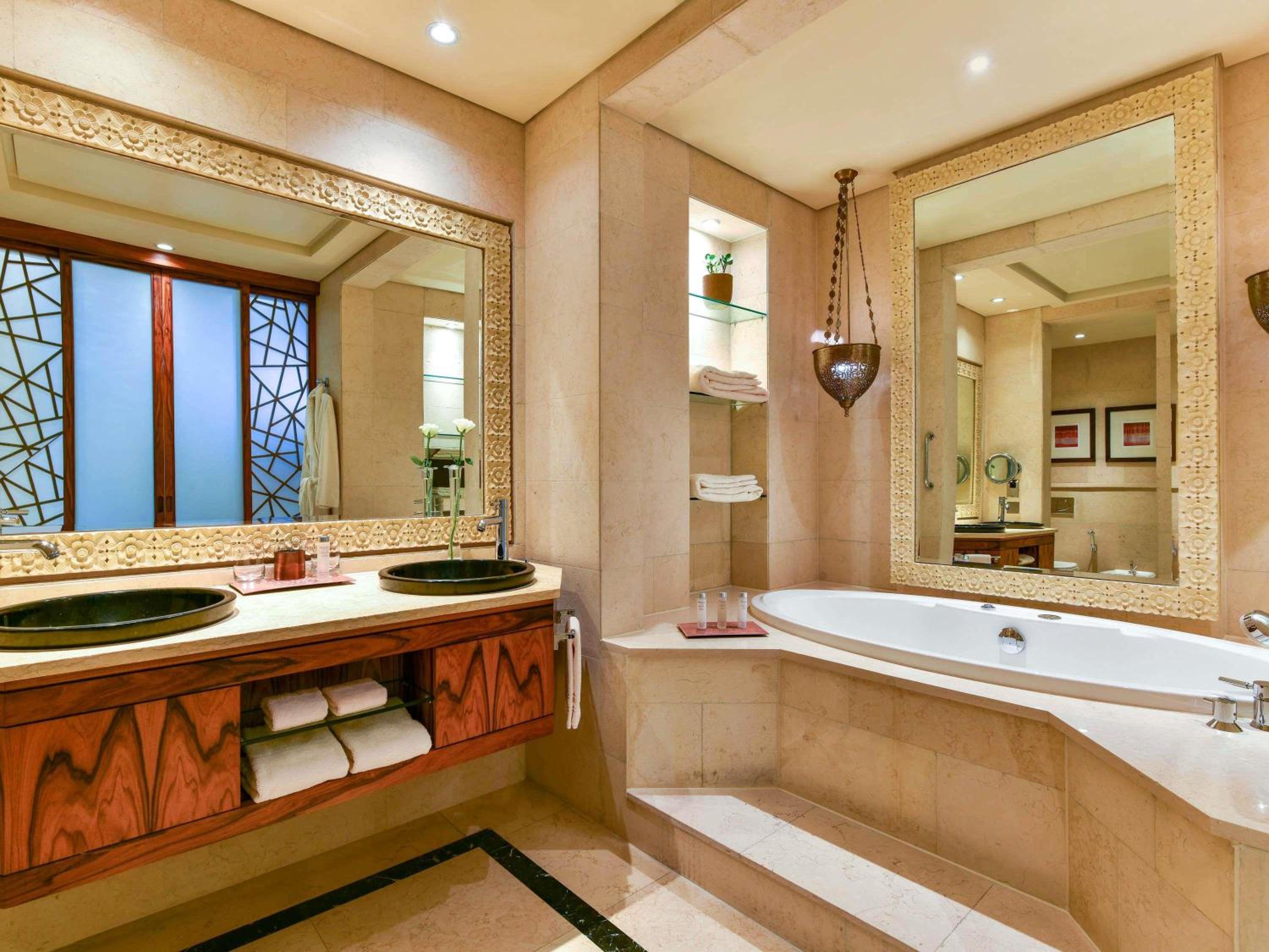 Landmark, Suite, Double Bed, Terrace, Club Lounge Access، Raffles Dubai Hotel 3/4