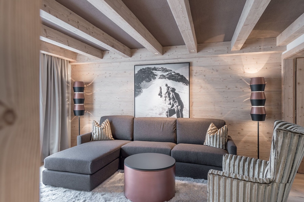 Hotel Castello Falkner 56/74
