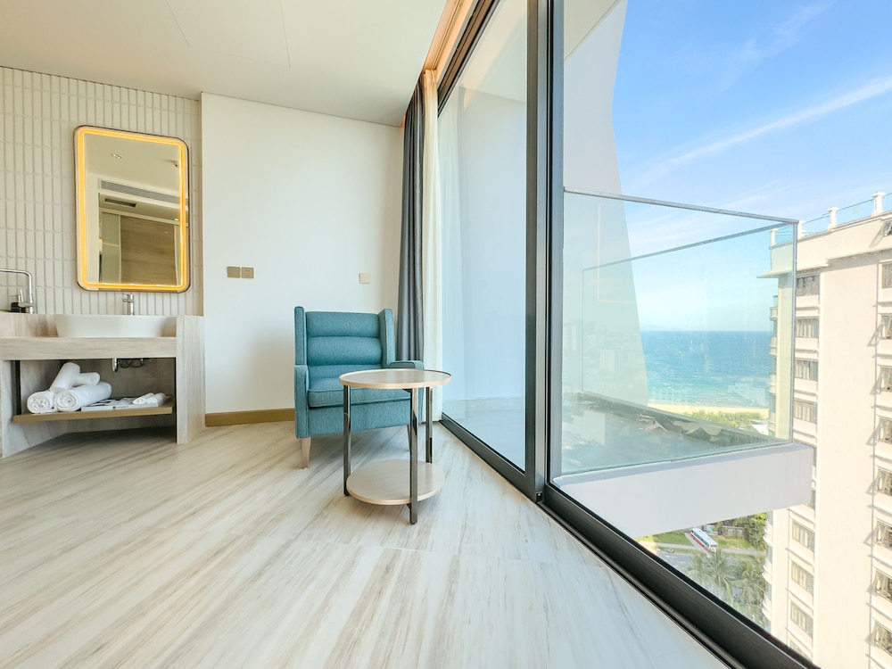 Awaken Danang Hotel 24/48