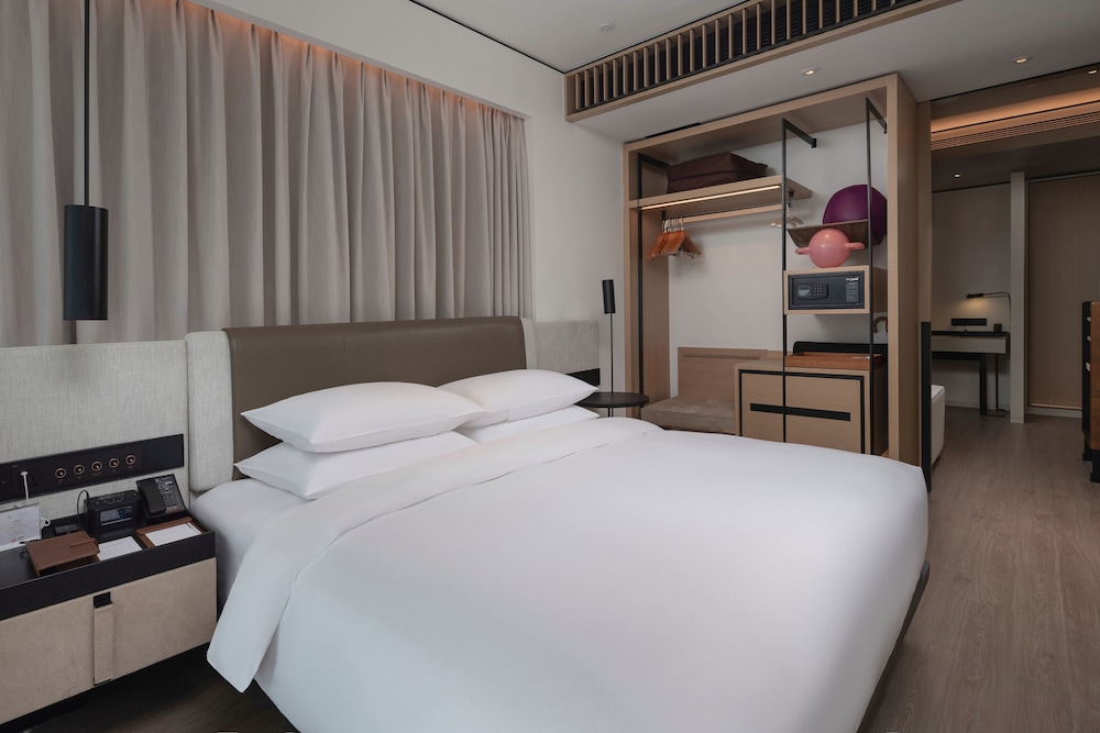 EXECUTIVE, KING BED, WITH VIEW