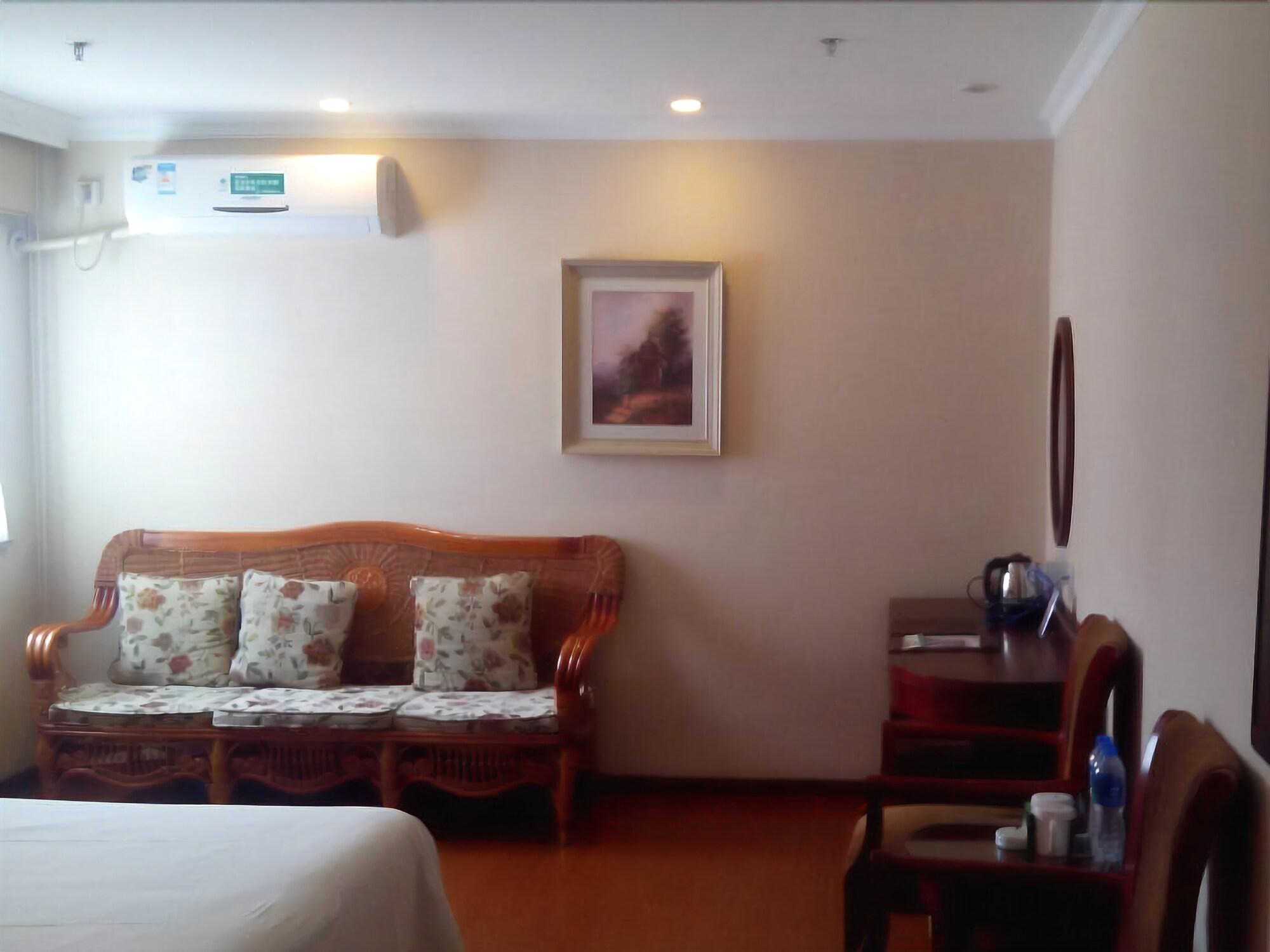Greentree Inn Zhejiang Jiaxing Zhapu Jiulong Mountain Express Hotel 32/46