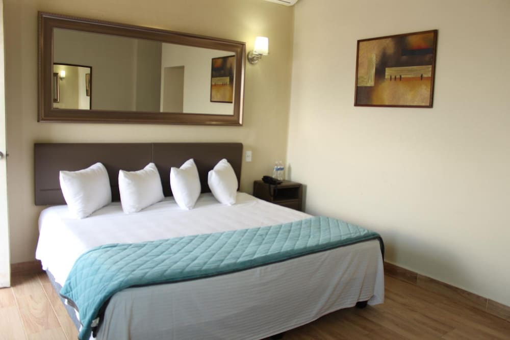 Hotel Plaza Del Arco Express 15/65