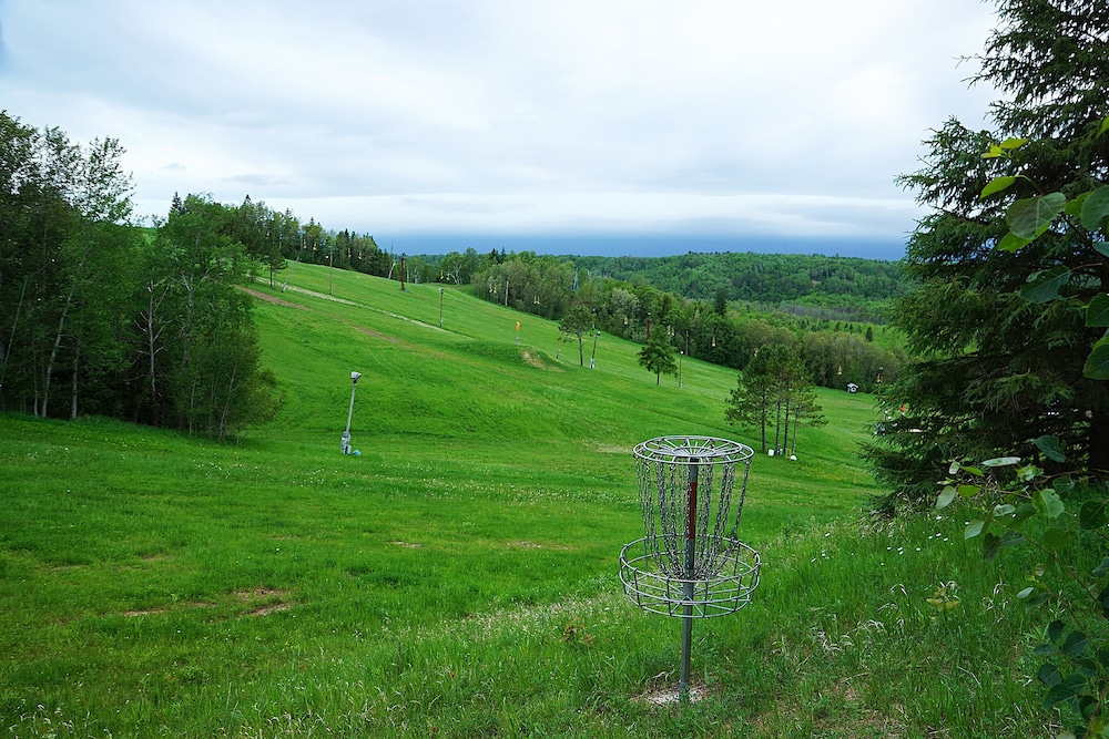 Mont du Lac Resort 37/65