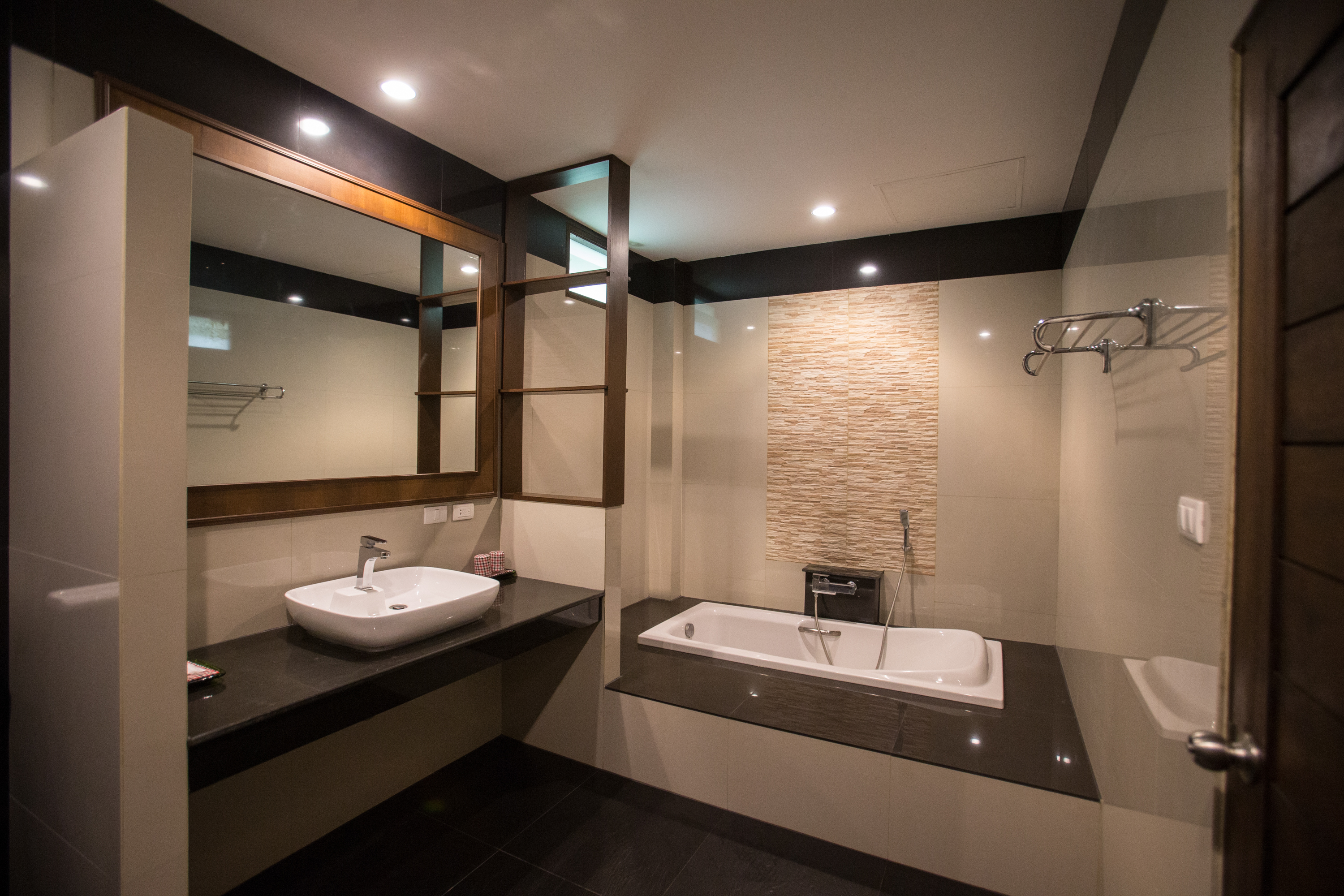 Hotel and Beach Bungalow at Lanta Resort 53/55