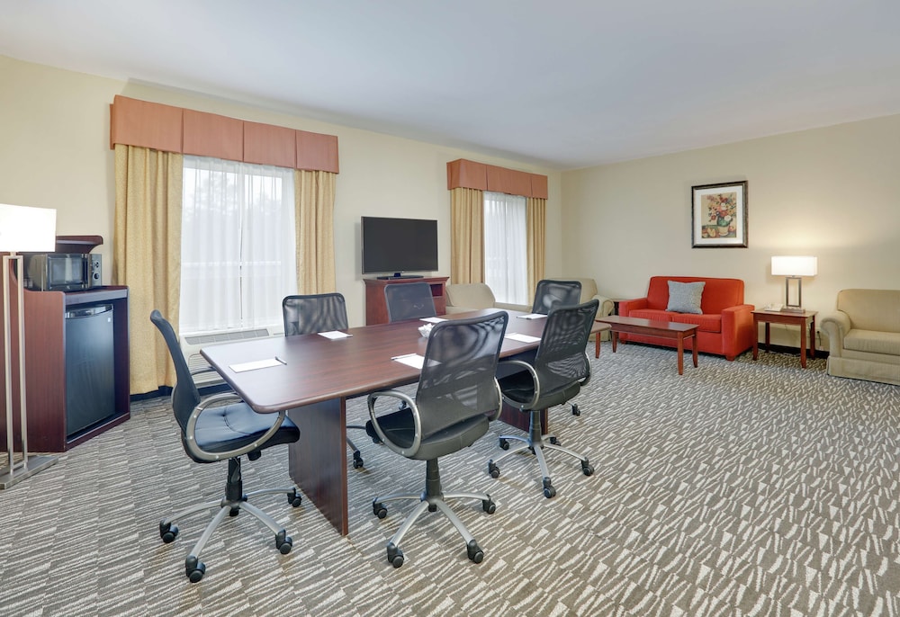 Hampton Inn & Suites Southern Pines-Pinehurst 42/42