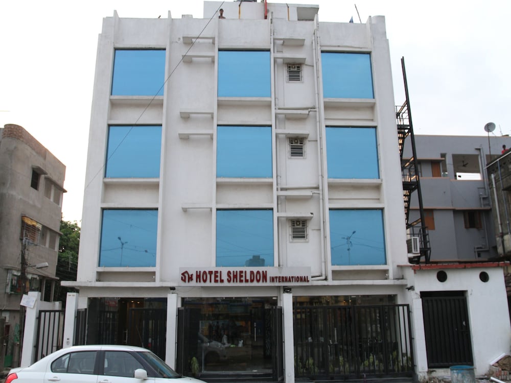 Oyo Rooms Parama Island Em Bypass 1/15