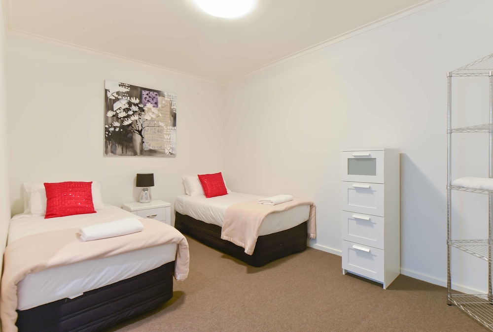 3 BEDROOMS, APARTMENT