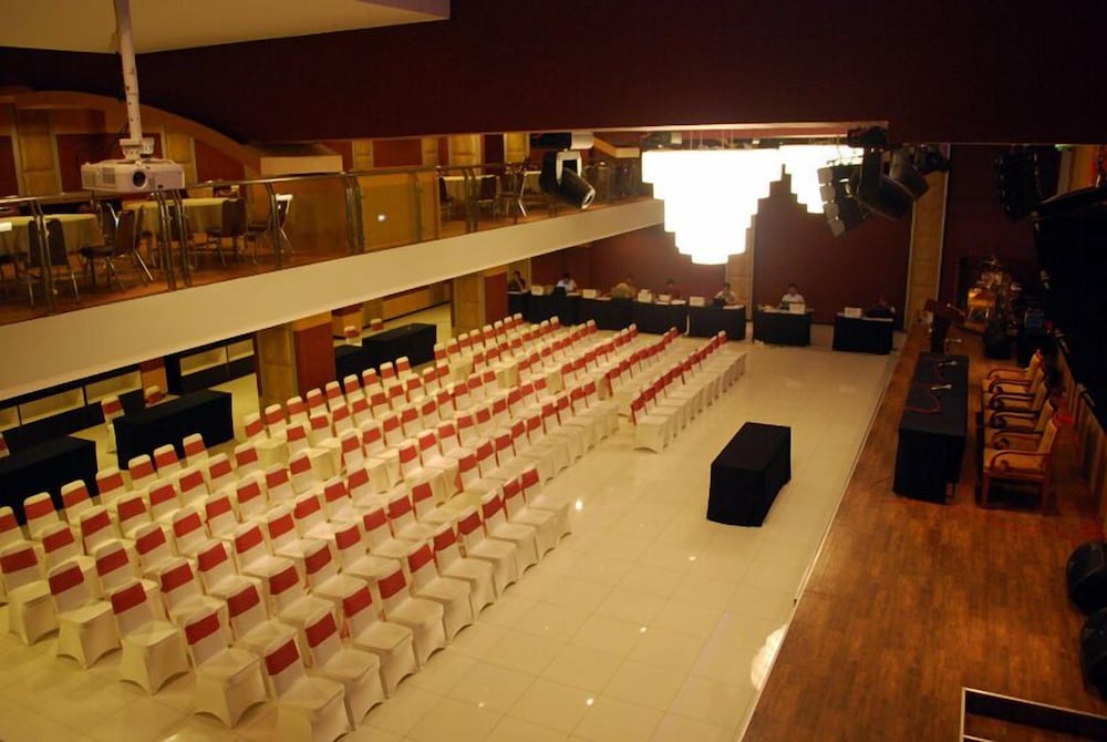 ROYAL JELITA HOTEL 41/45