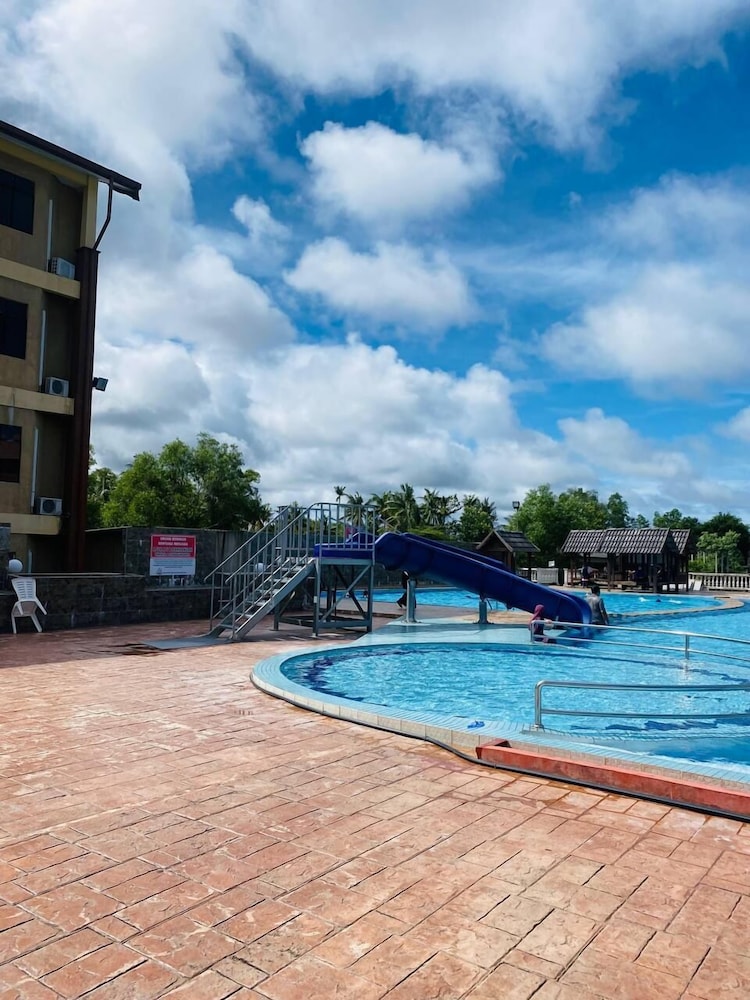 Quinara Al Safir Resort 18/19