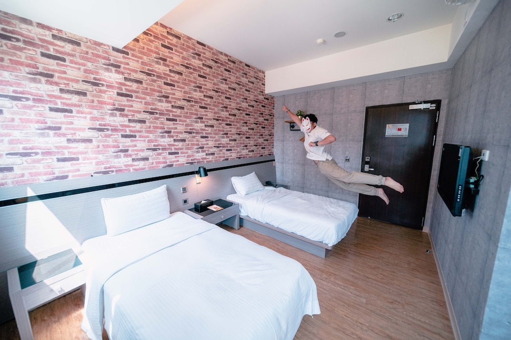Military 75 Hotel 29/70