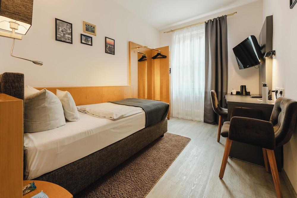 BASIC, SINGLE, SINGLE BED