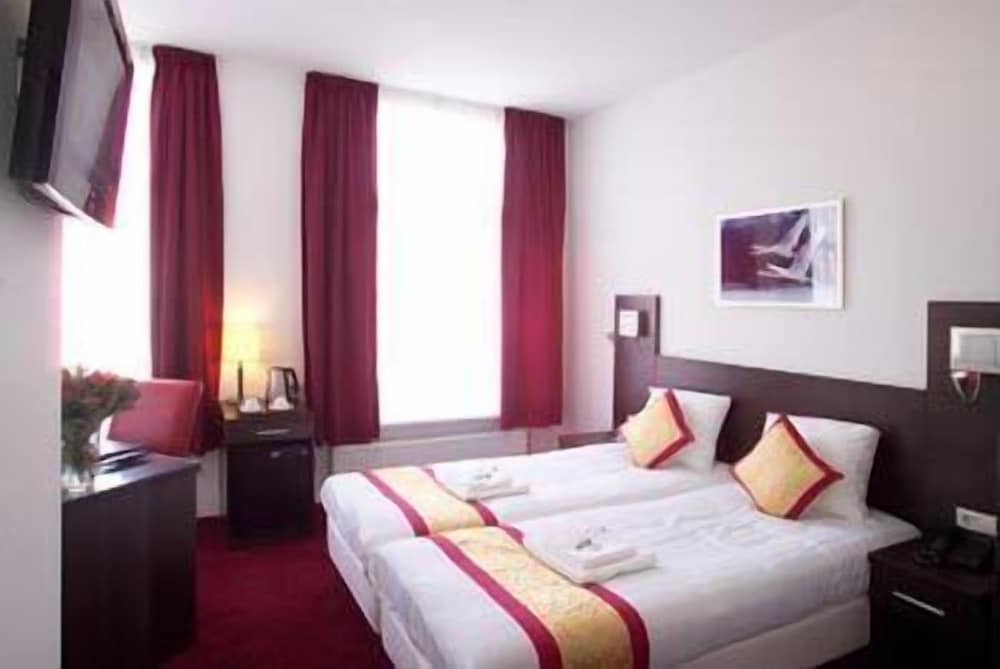 Hotel Allure 12/49