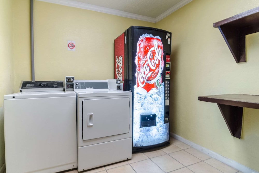 Rodeway Inn & Suites Jacksonville Near Camp Lejeune 25/51