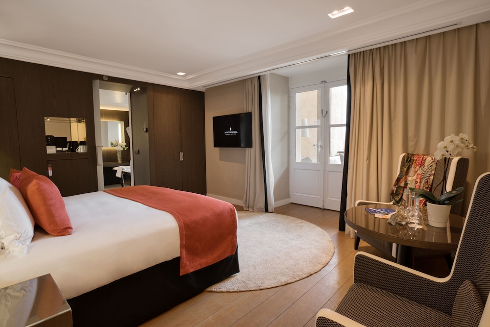 Premium, King Bed, La Side, Terrace
