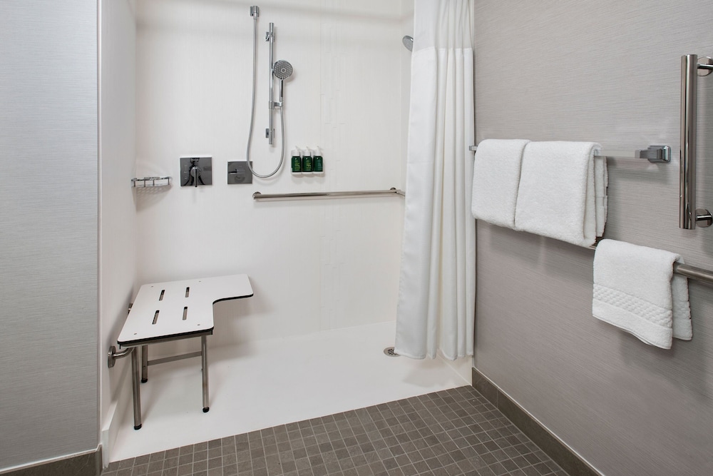 Courtyard by Marriott Silver Spring North/White Oak 10/38