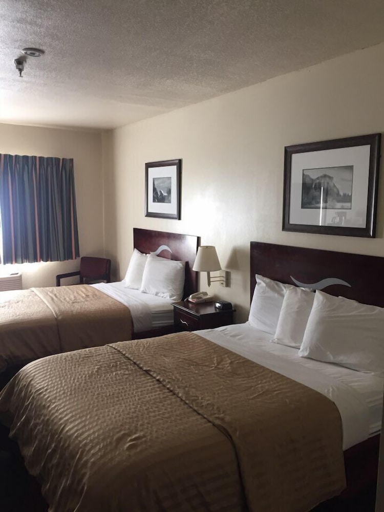 The Inelle, Oakhurst Yosemite, a Tribute Portfolio Hotel 12/46