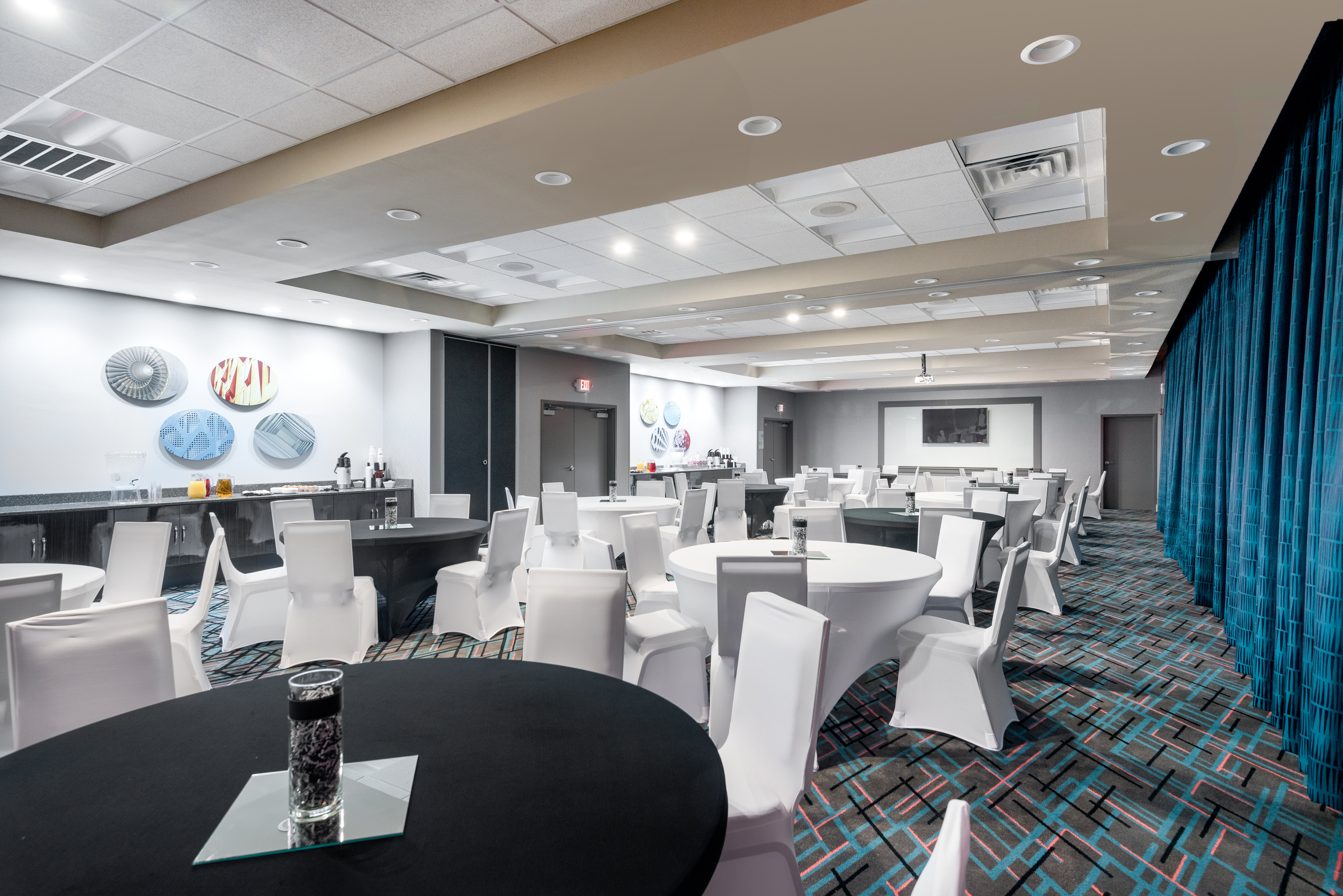 Holiday Inn Express And Suites Charlotte Airport 46/58