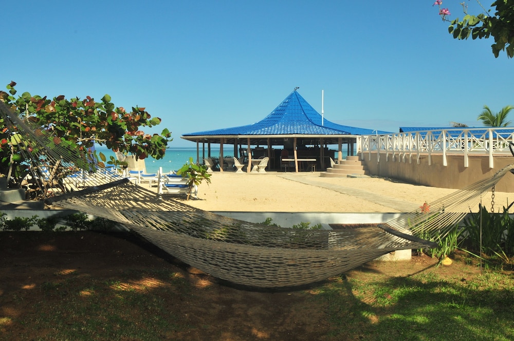 Negril Tree House Resort 63/69