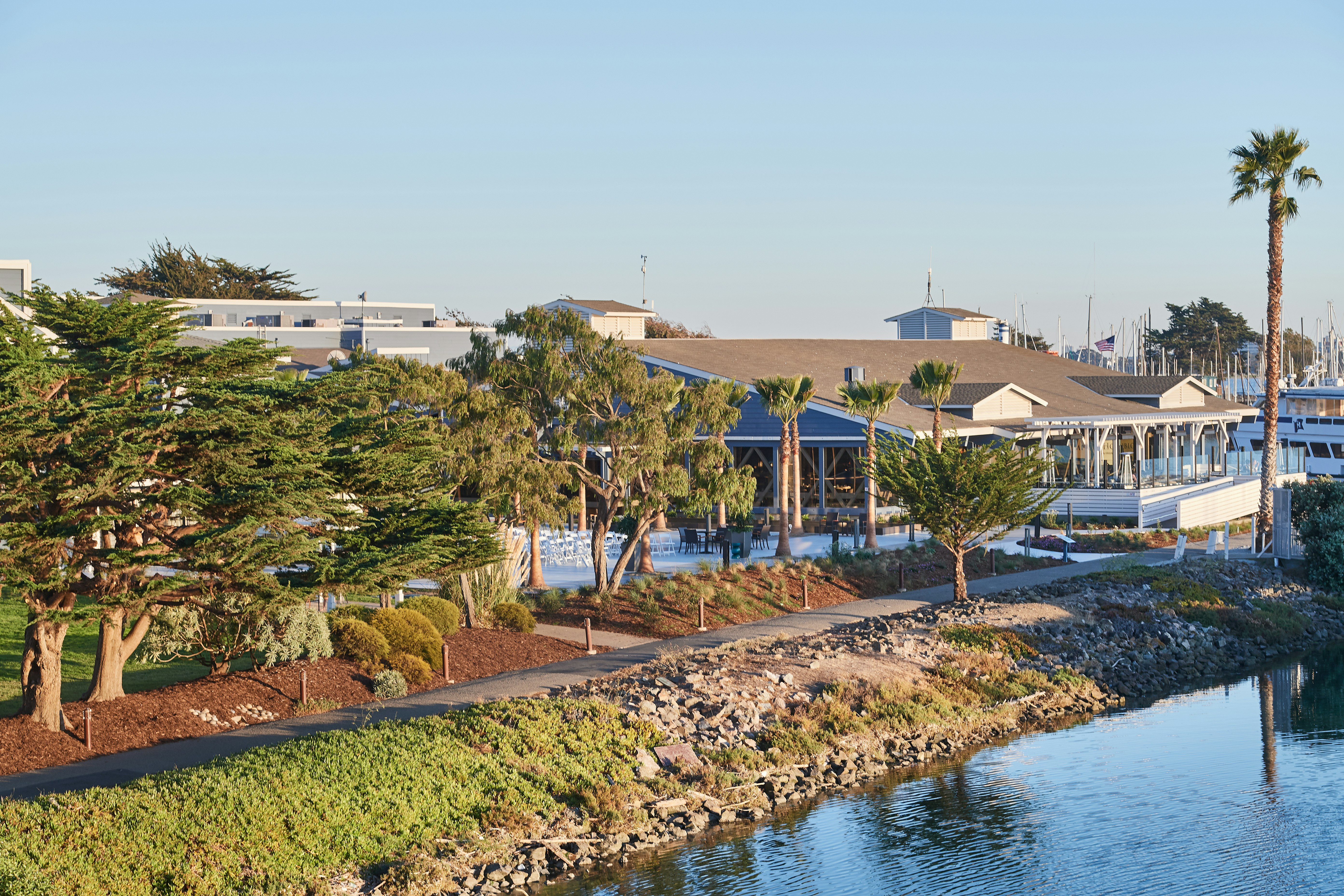 DoubleTree by Hilton Hotel Berkeley Marina 78/83