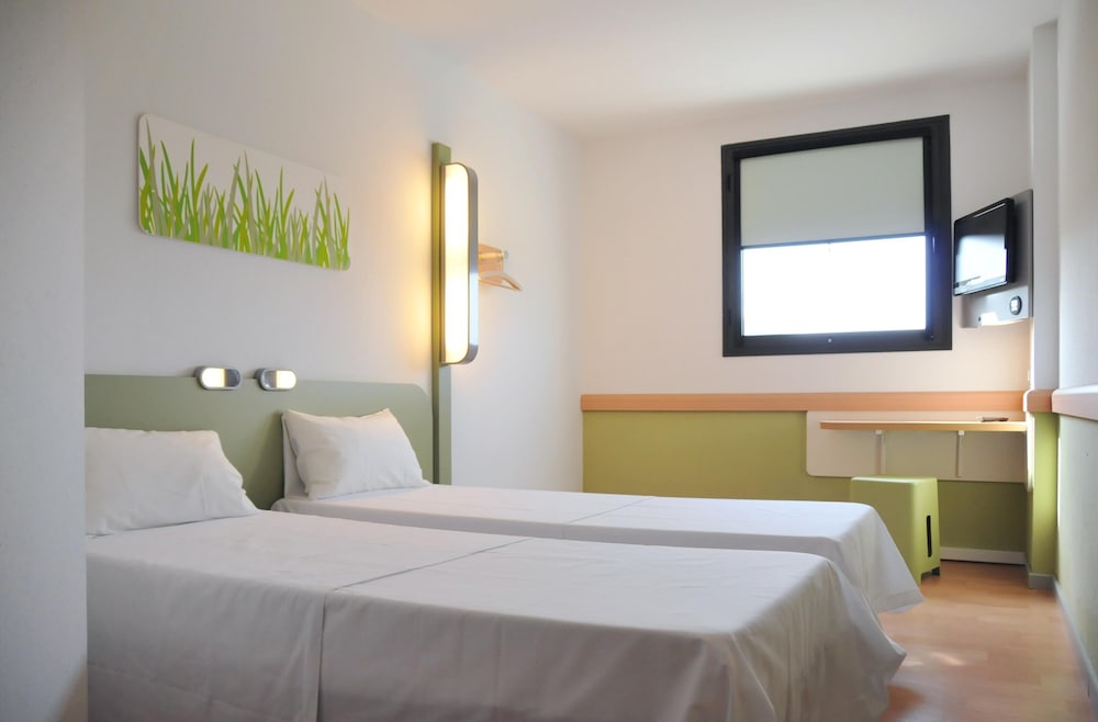 Ibis Girona Costa Brava 23/50