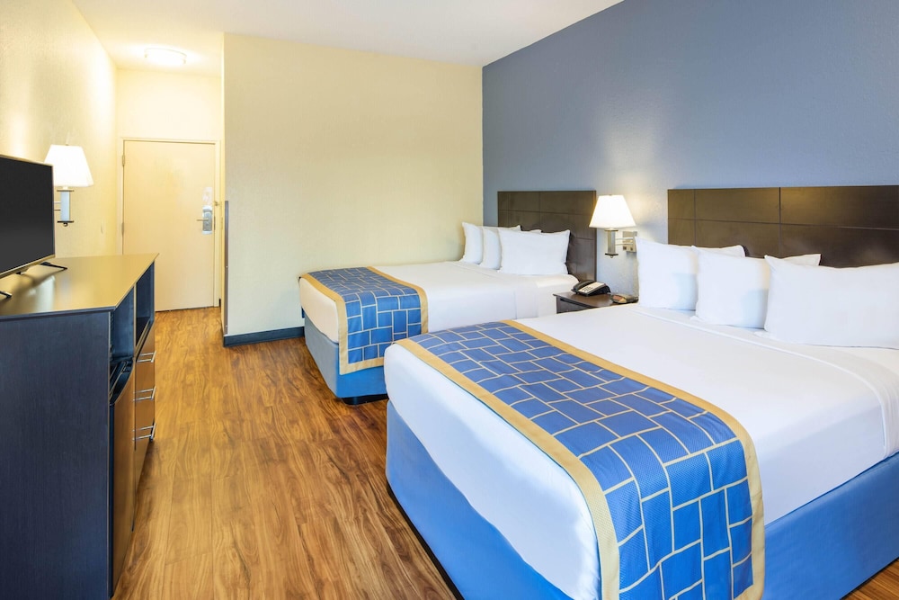 Days Inn by Wyndham Macon I-75 North 17/27