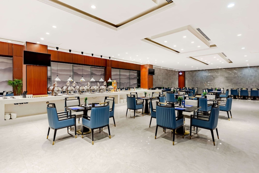 Howard Johnson Lakeview Hotel Huaibei 34/48