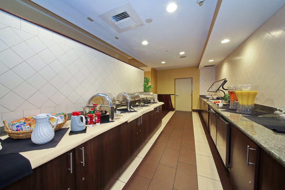HOLIDAY INN TITUSVILLE KENNEDY SPACE CENTER 54/76