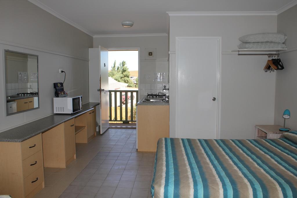 NINGALOO CORAL BAY 18/26