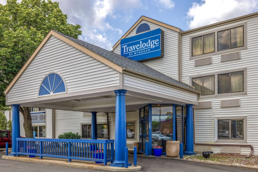 Travelodge by Wyndham Brooklyn Center 43/48