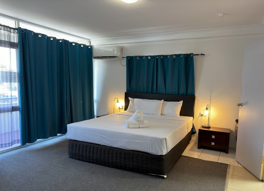 Spa, Suite, King Bed, Balcony