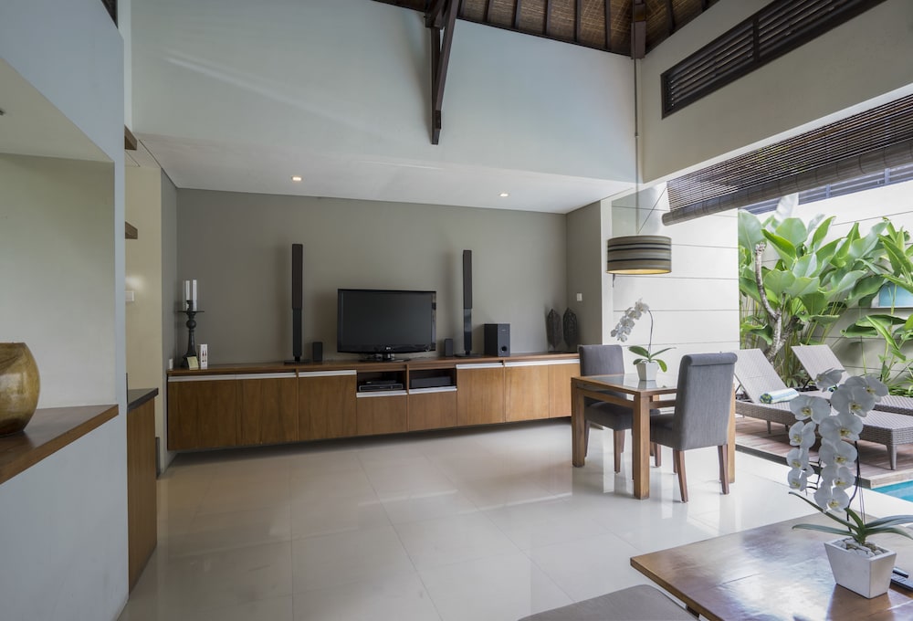 PRADHA VILLAS SEMINYAK 7/63