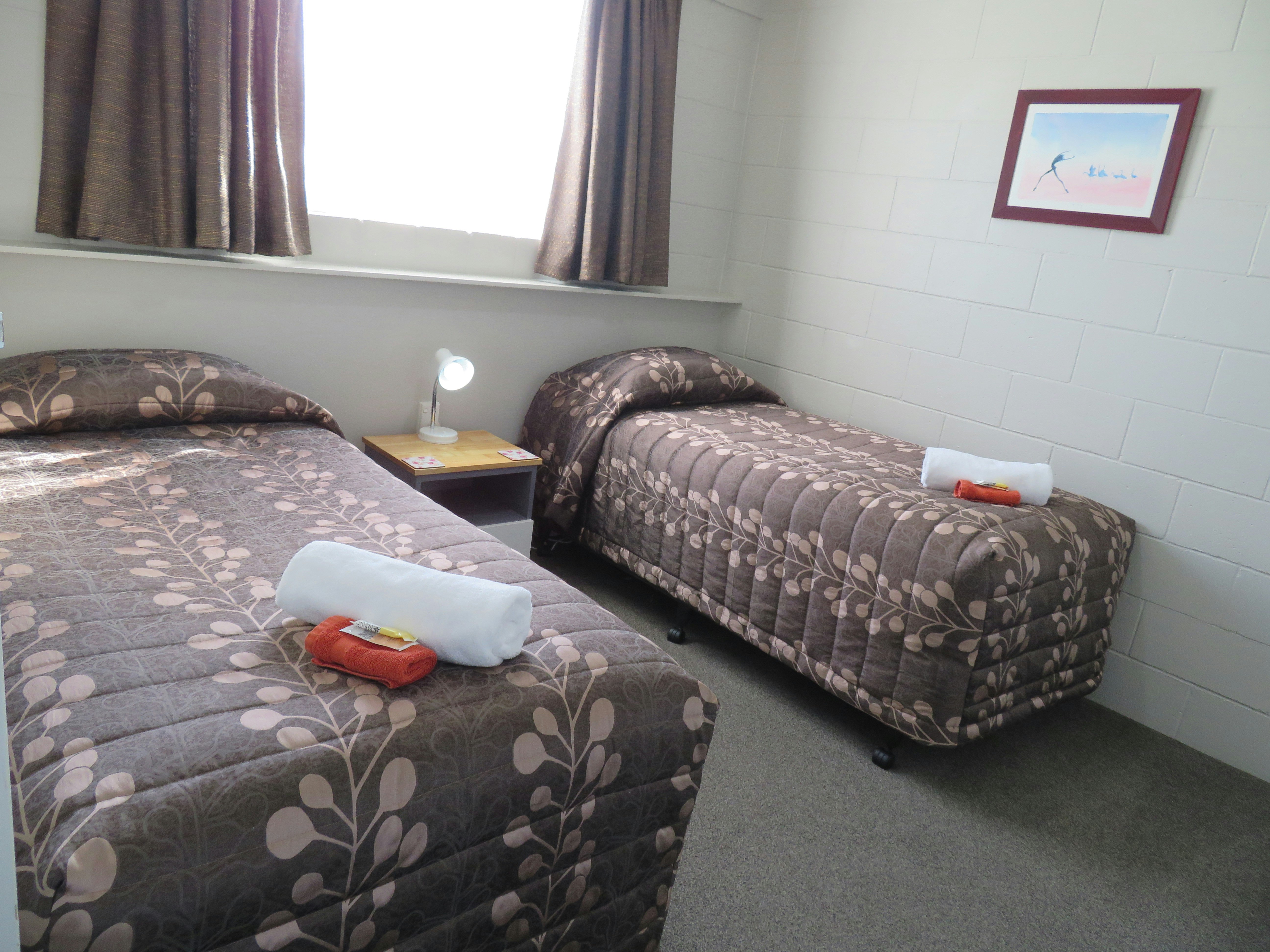 Commodore Court Motel 35/76