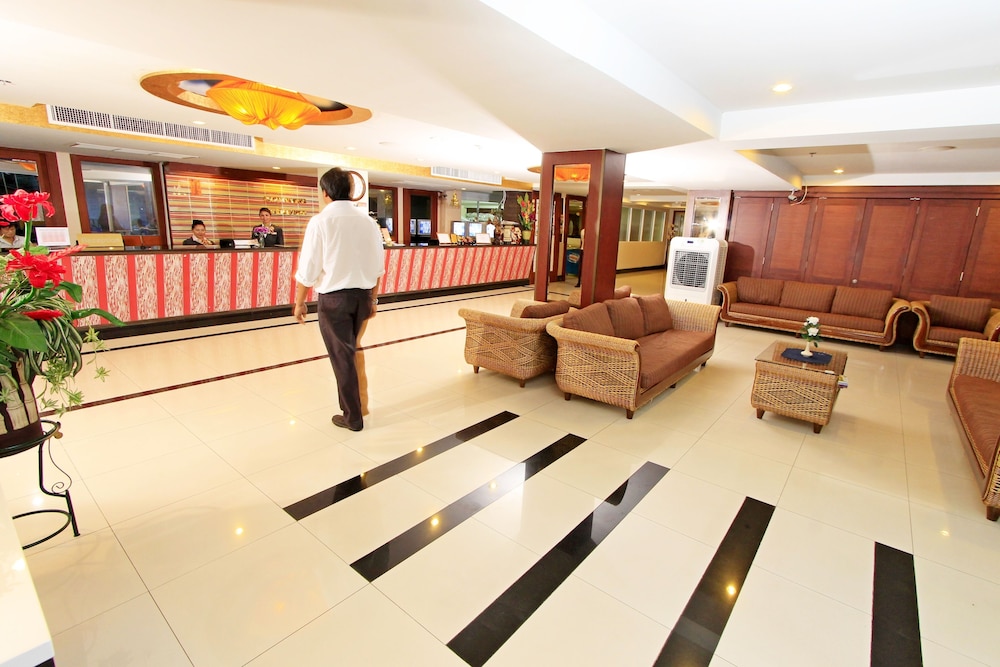 Convenient Grand Plus Hotel Suvarnabhumi 9/44