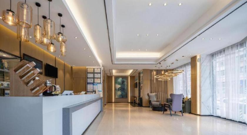 City Comfort Inn (Maoming High Speed Railway Station Wenming Road) 25/57