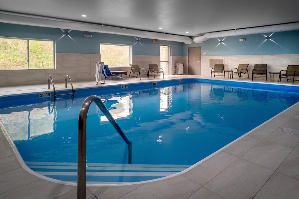 Holiday Inn Express & Suites Charleston-Kanawha City, an IHG Hotel 24/44