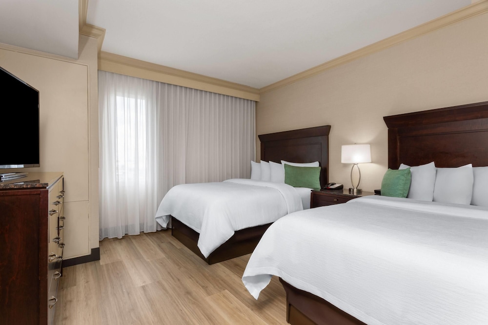 2 BEDROOMS, SUITE