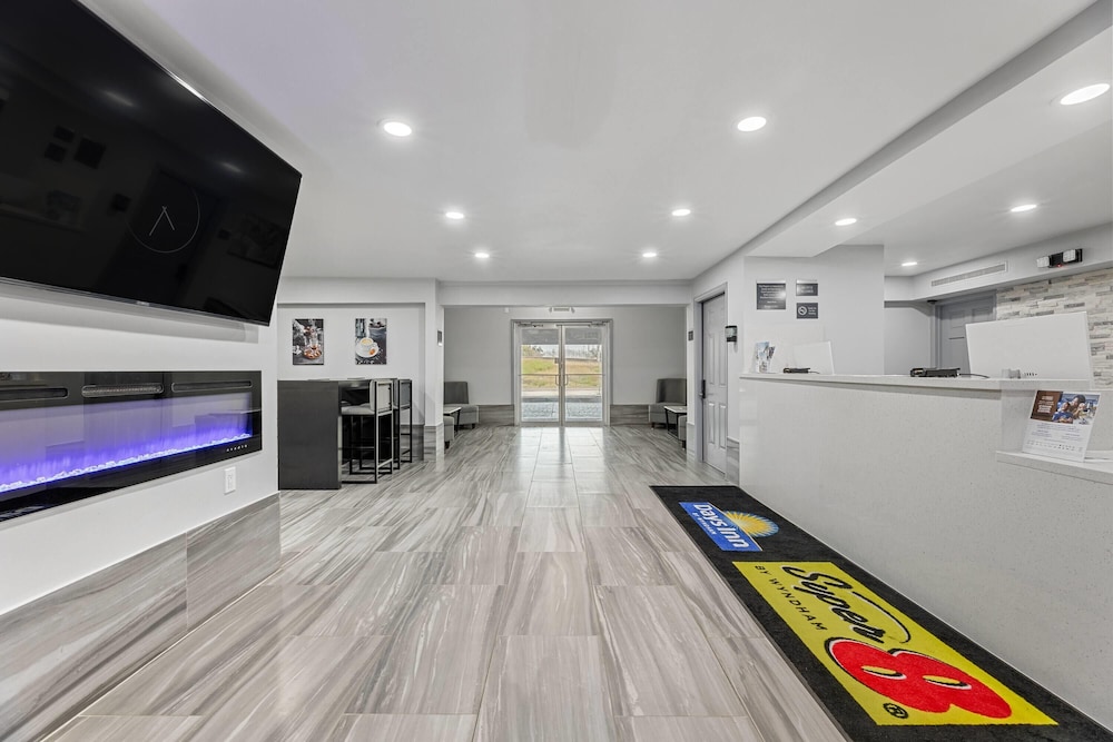 Days Inn & Suites by Wyndham Texas City 16/52