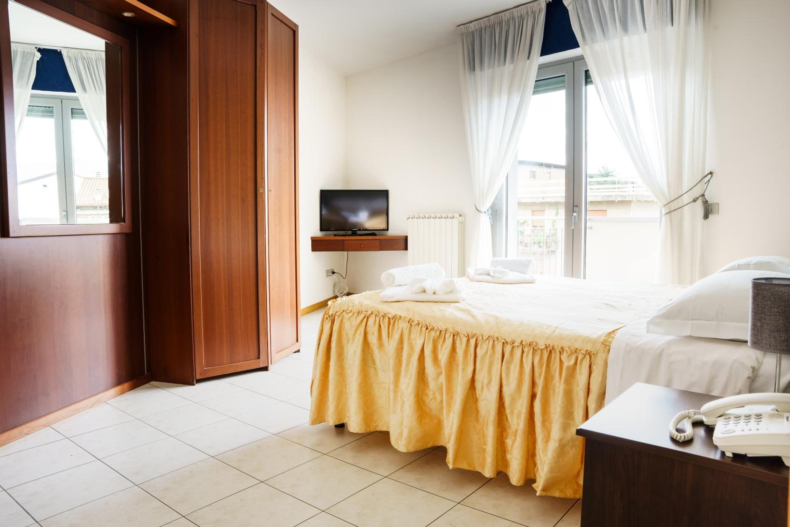 1 BEDROOM, APARTMENT