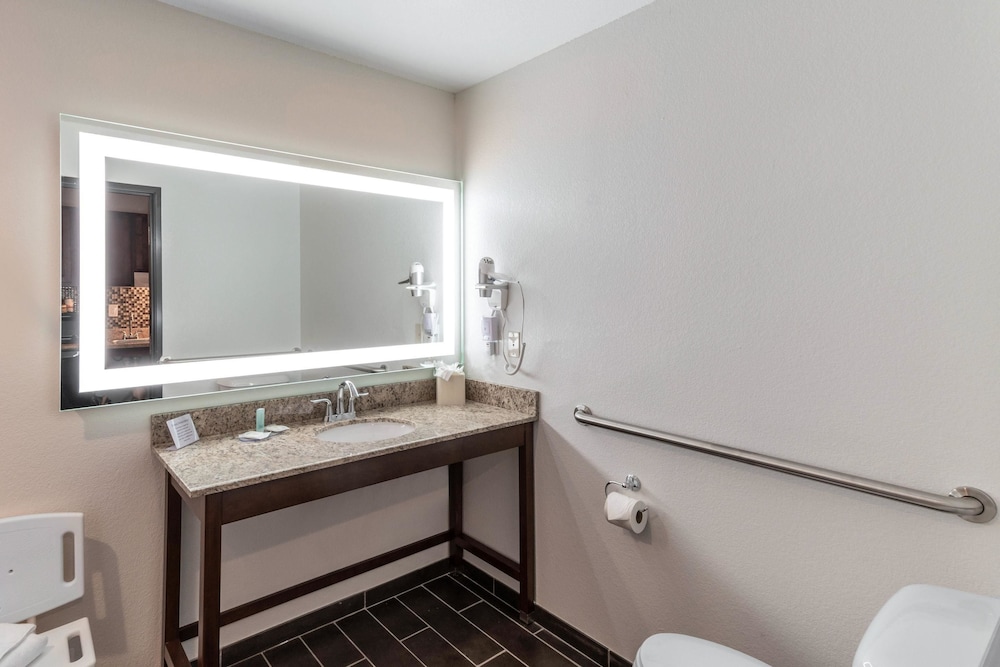 MainStay Suites Denver International Airport 14/44