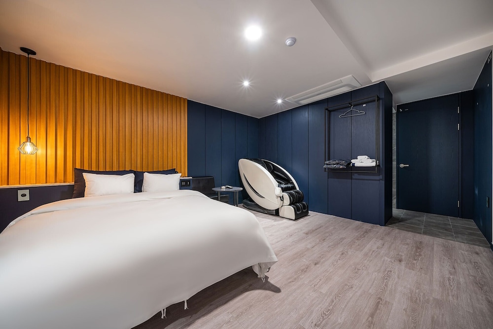Stay Month Hotel 11/35