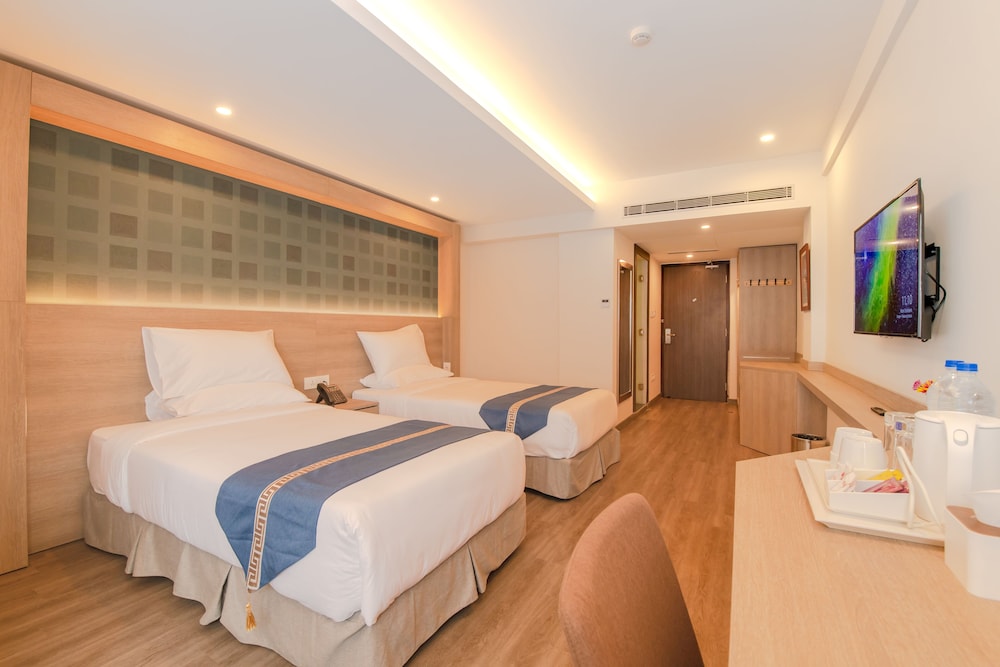 Mila Hotel 32/86