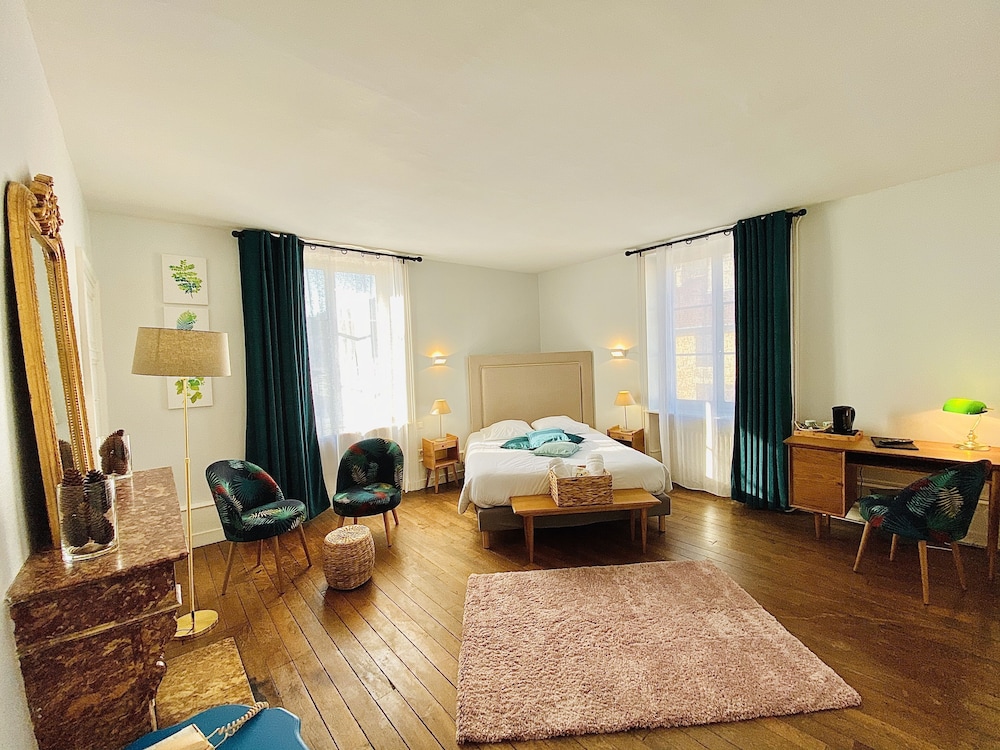 HOSTELLERIE LA CHAUMIERE 7/32
