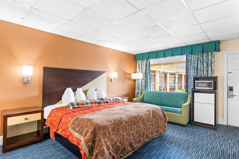 ROOM, KING BED