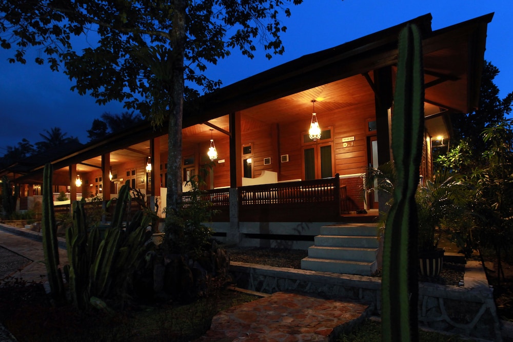 Green Tropical Village Hotel Resort 6/61