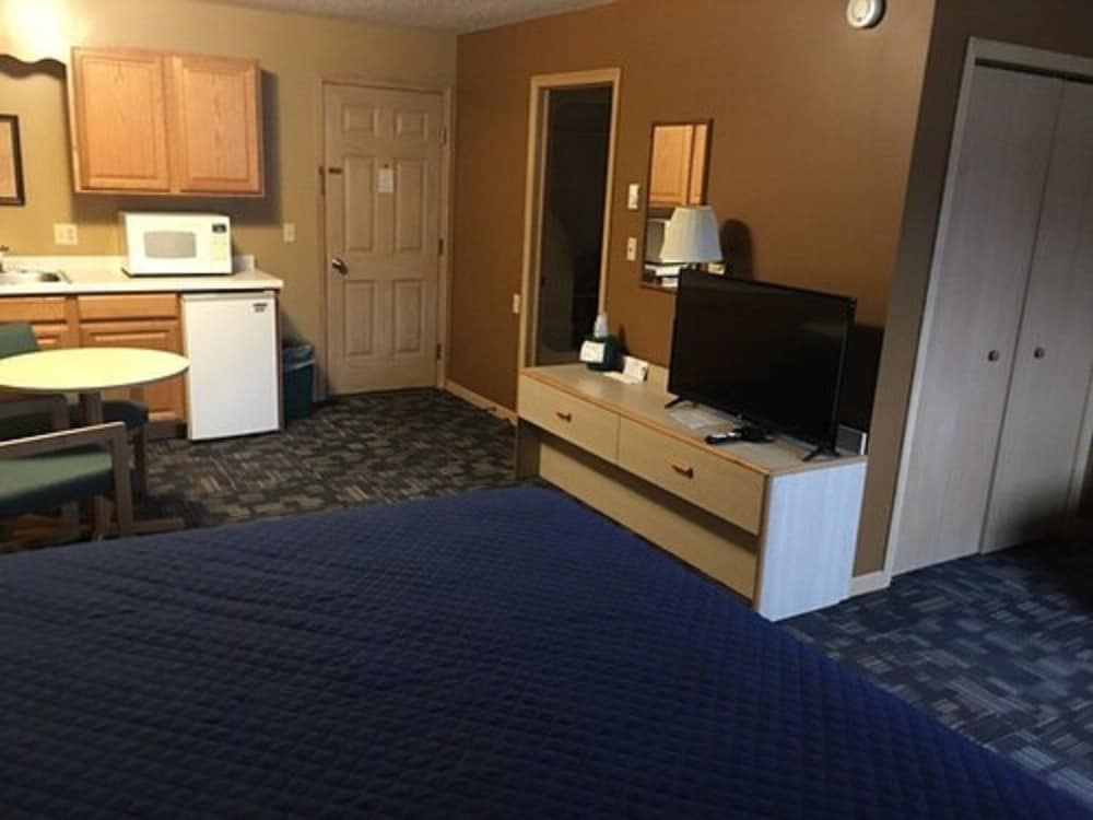 Lakeside Motor Inn 3/26