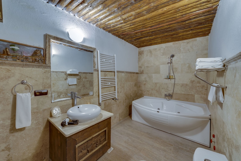 El Puente Cave Hotel 44/50